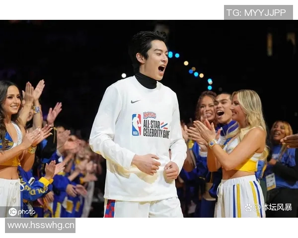 王鹤棣第三次出战NBA名人赛，赛前展示穿搭秀庆祝动作